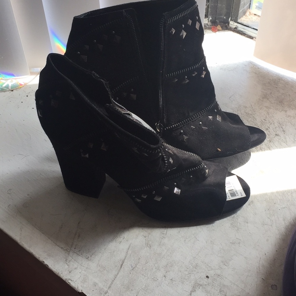 Beautiful peep toe booties.  True to size